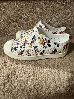 Native Kids White Disney Mickey Print Slip-On Shoes
